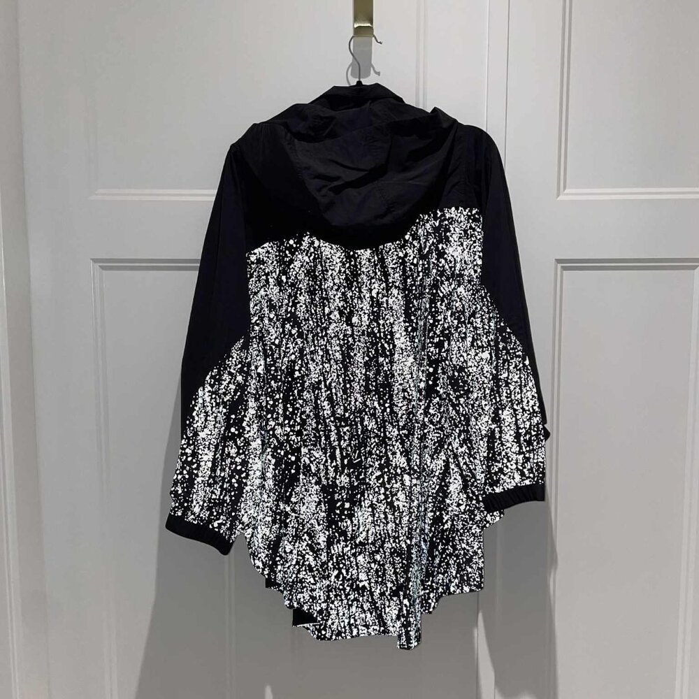 LULULEMON Ride & Reflect Cape/Jacket REFLECTIVE - Very Excellent Condition - Picture 2 of 16